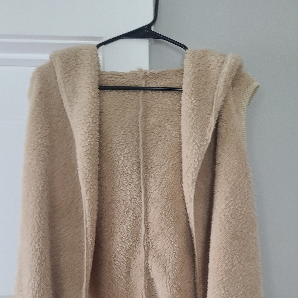 Fuzzy Hem and Thread Vest tan One Size